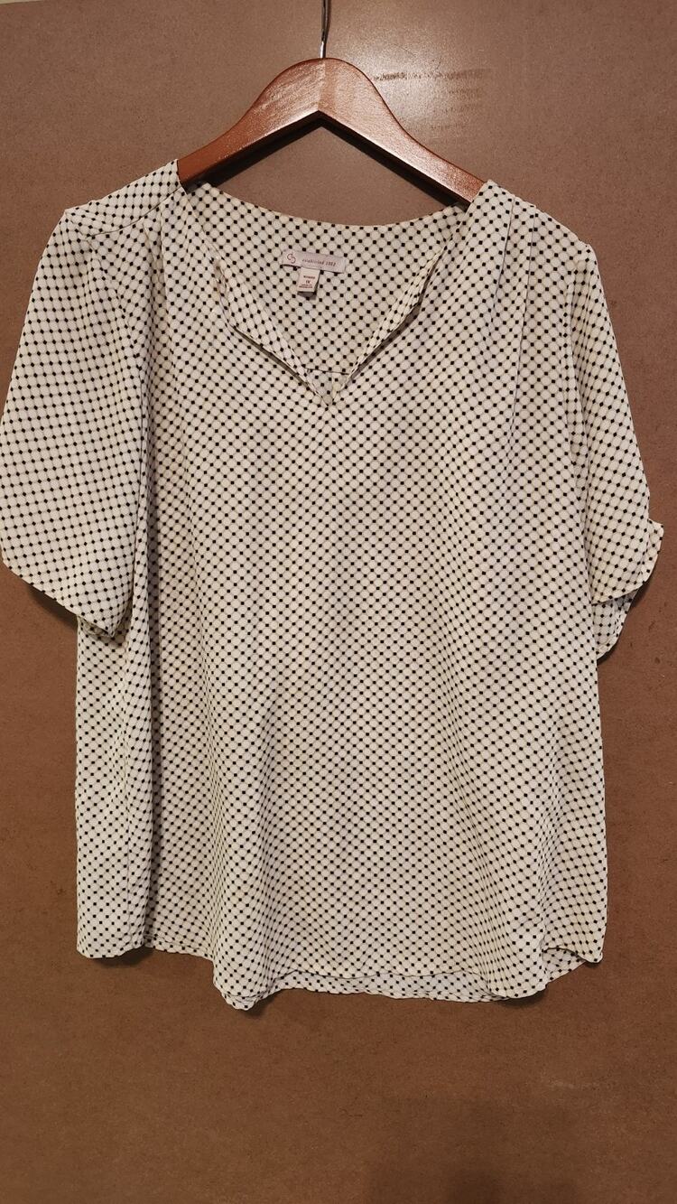 CB Established 1962 Split V-Neck Polka Dot Blouse Short Sleeve 1X Wt57